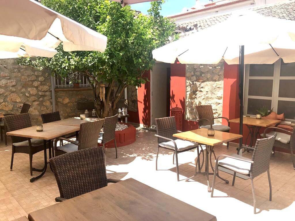 Courtyard Tandoori Bar & Bistro